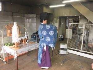 武井神社神主様によるお清め。長野でリフォームするならコウショウ鋼商にお任せ下さい。