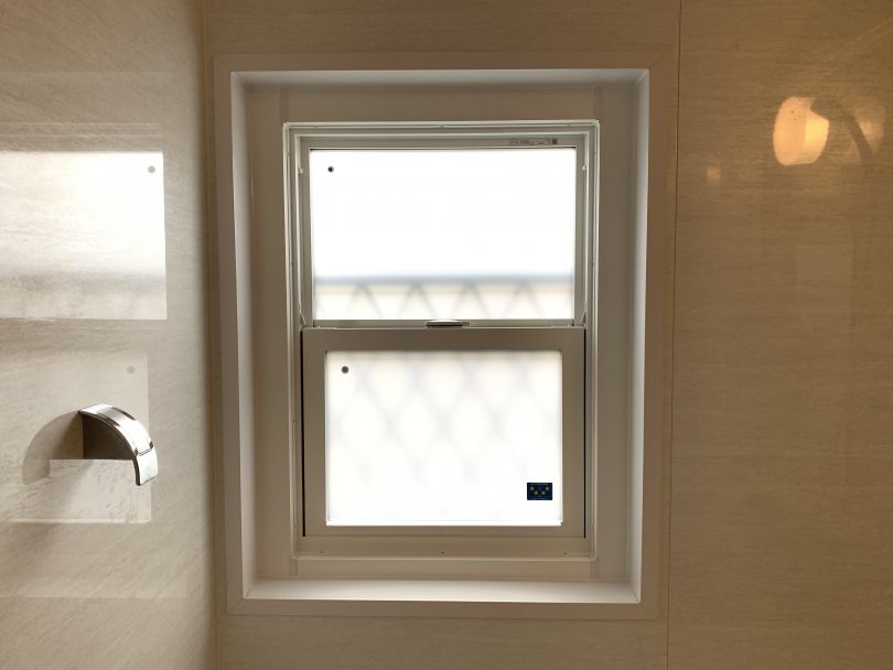 ジャロジー窓、ルーバーをカバー工法で外窓の交換、住宅エコポイントも利用できます、長野、鋼商