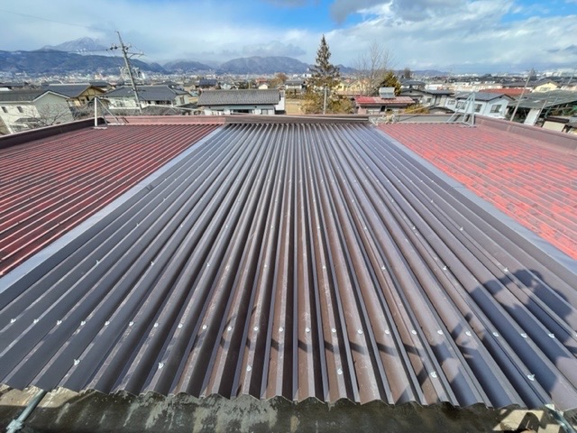 公共の建物の屋根改修工事も鋼商コウショウの大事な仕事です。