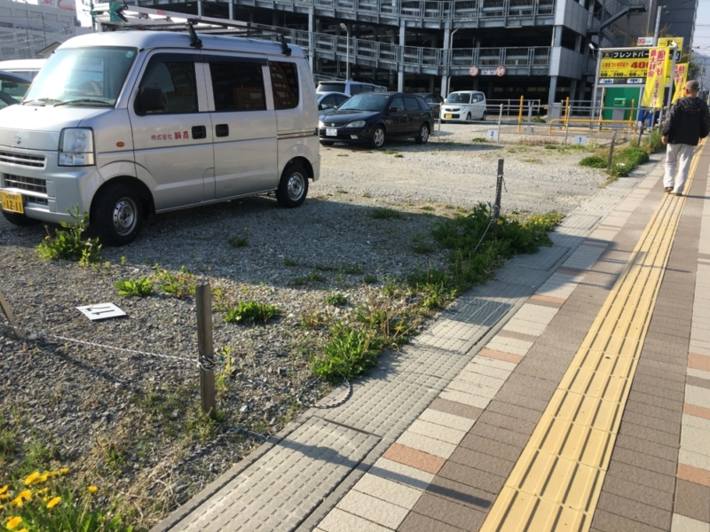 長野市の鋼商では住宅のリフォームだけでなく、フェンスやカーポートなどのエクステリア工事も行っております、駐車場の整備やお庭の手入れもお任せください。